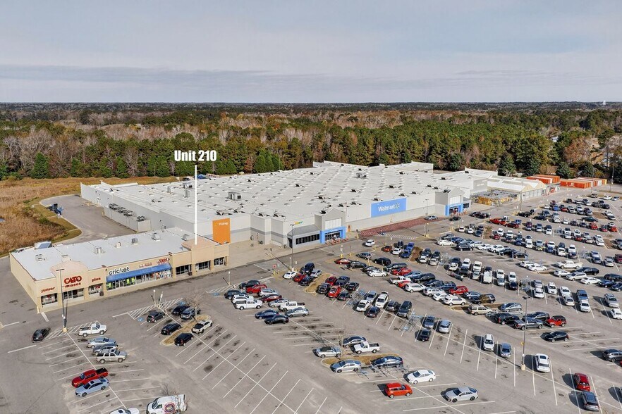 More Photos Of 300-326 Columbus Corners Dr, Whiteville Storefront For Lease