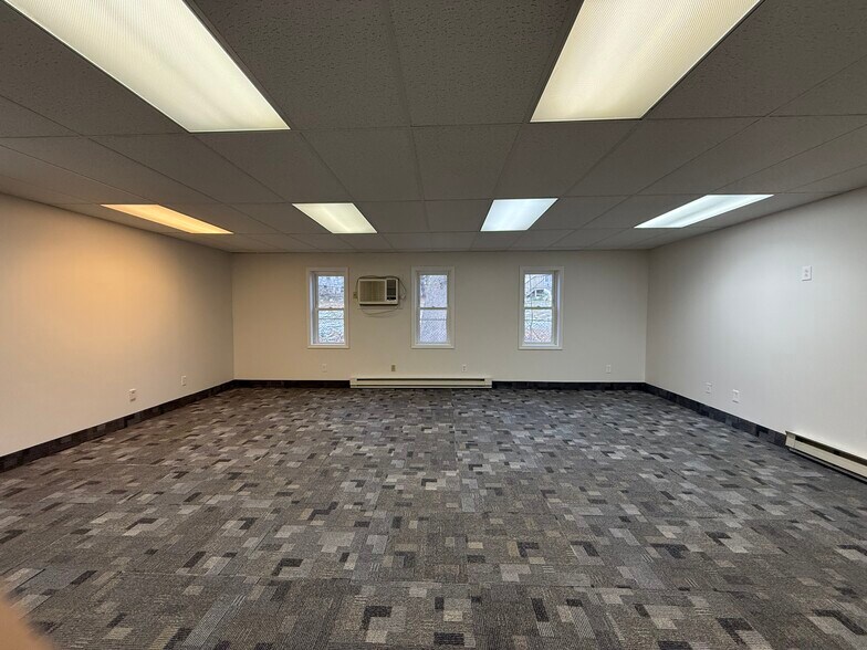 More Photos Of 625 Chandler St, Worcester Storefront Retail Office For Lease