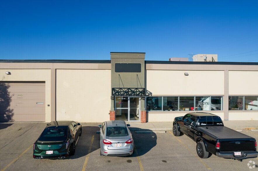 More Photos Of 3603-3639 8 St SE, Calgary Light Distribution For Lease