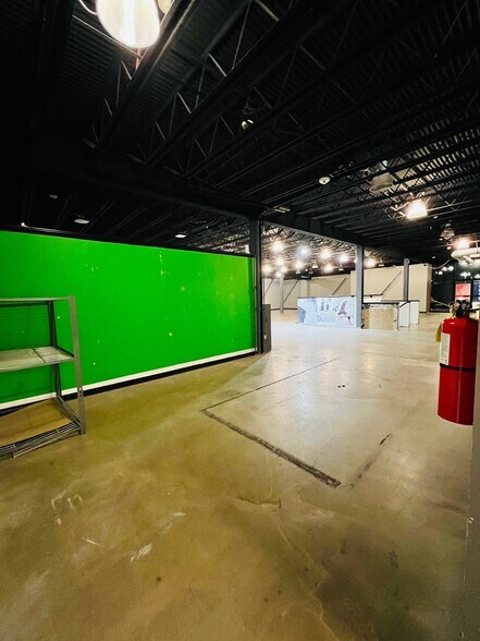 More Photos Of 183 S Broadway, Hicksville Office For Lease