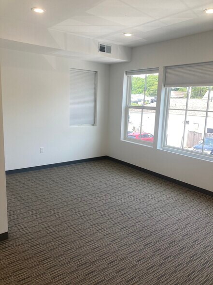 More Photos Of 46 Railroad Ave, Duxbury General Retail For Lease