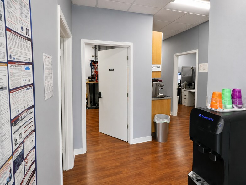 More Photos Of 935 N Plum Grove Rd, Schaumburg Office For Sale