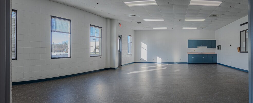 More Photos Of 186 Commerce Dr, LaGrange Industrial For Sale
