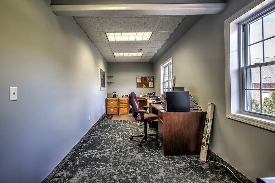 More Photos Of 471 Monroe Tpke, Monroe Medical For Lease
