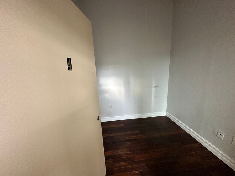 More Photos Of 12415 Metropolitan Ave, Kew Gardens General Retail For Lease