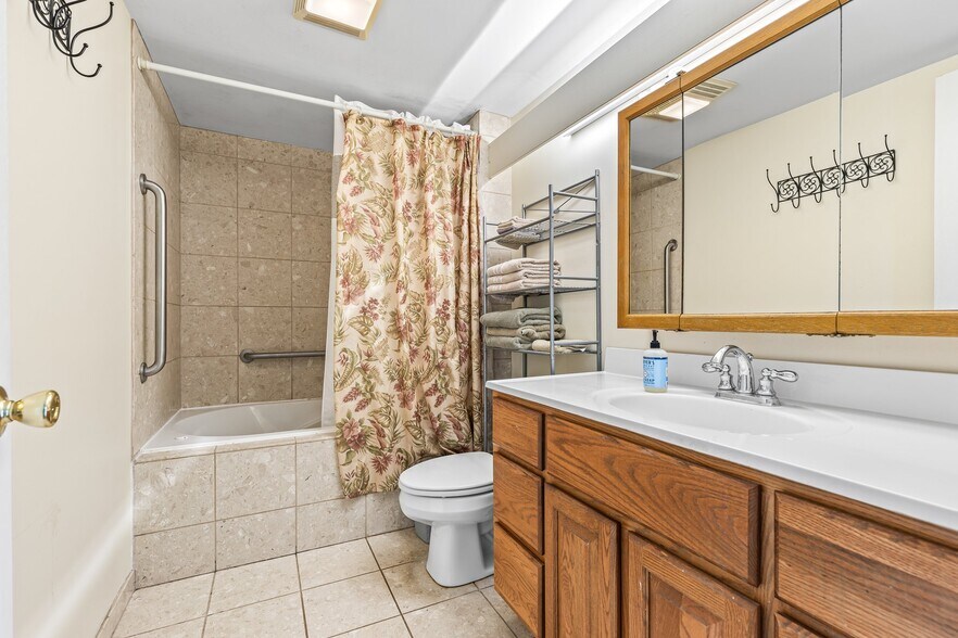 More Photos Of 310 S McCune St, Pilot Knob Hotel For Sale