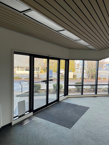 More Photos Of 1503 Riverside Dr, Mount Vernon Bank For Sale