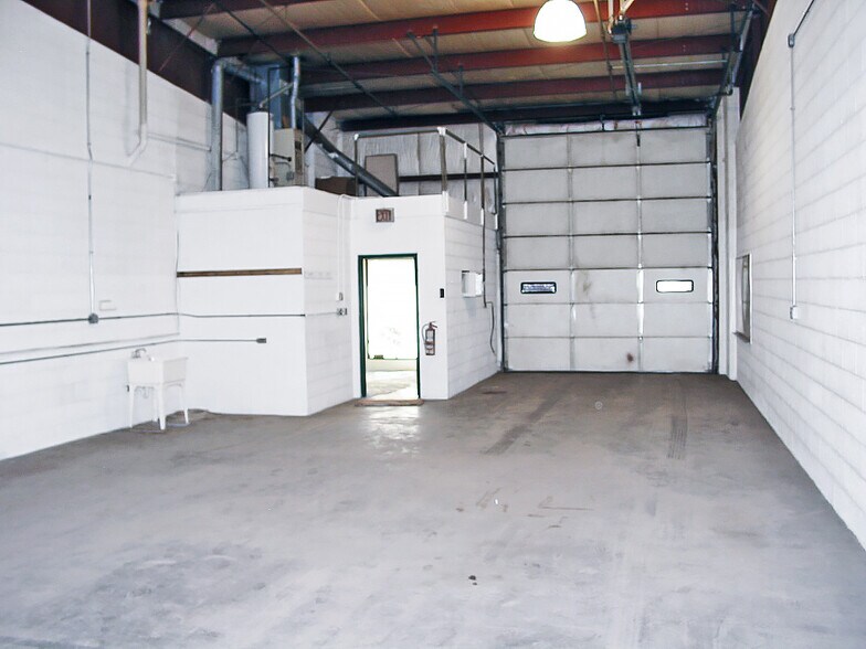 More Photos Of 6817 Hobson Valley Dr, Woodridge Warehouse For Lease