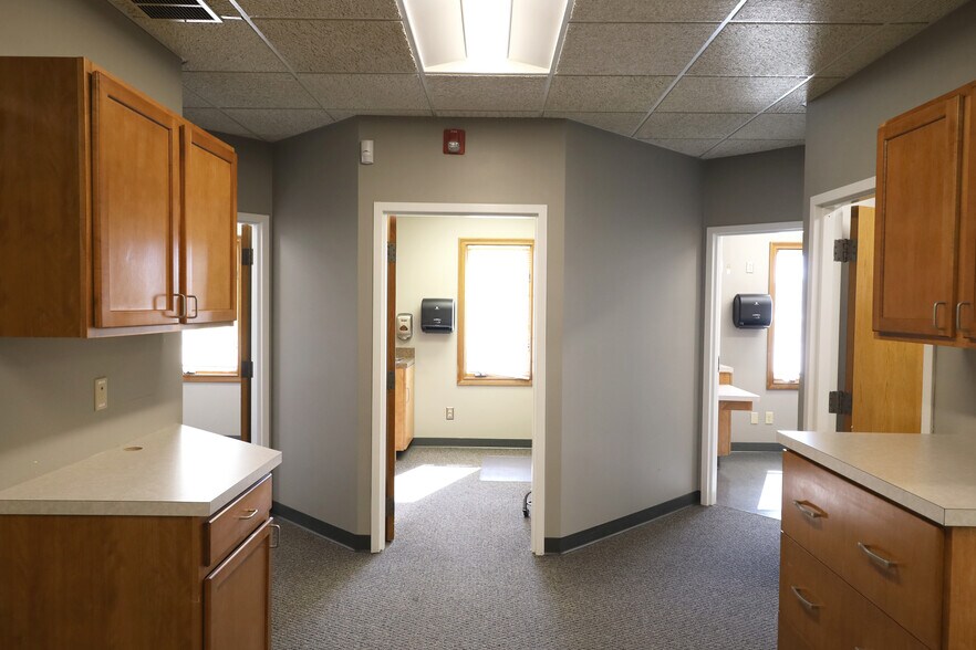 More Photos Of 1664 W Smith Valley Rd, Greenwood Medical For Lease