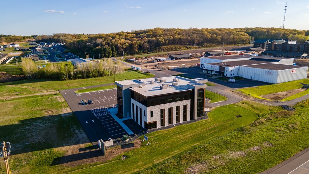 More Photos Of 4740 Bourbon St, Eau Claire Warehouse For Lease