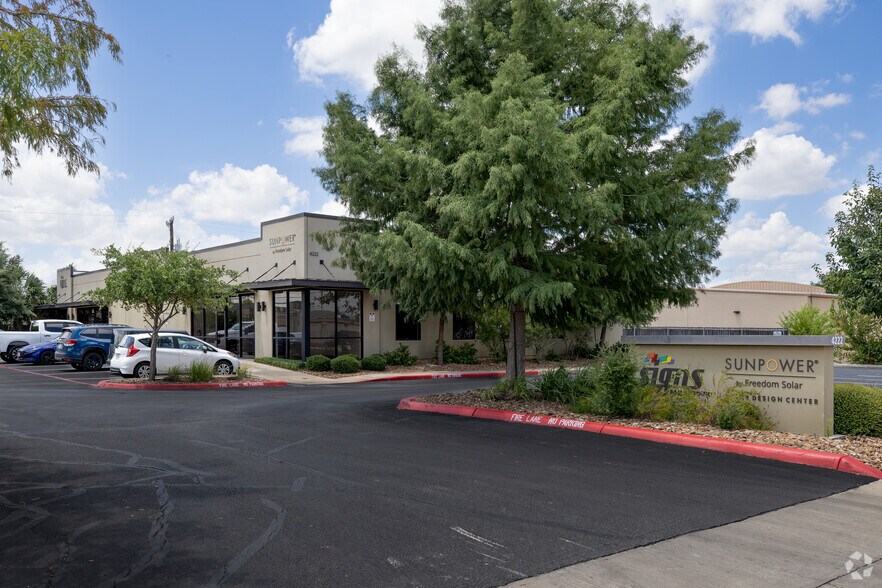 More Photos Of 4222 Gatecrest, San Antonio Light Distribution For Lease