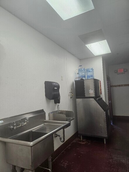 More Photos Of 1120 122nd St, Chippewa Falls Freestanding For Lease