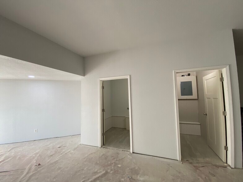 More Photos Of 817 Marshall St, Albert Lea Flex For Sale