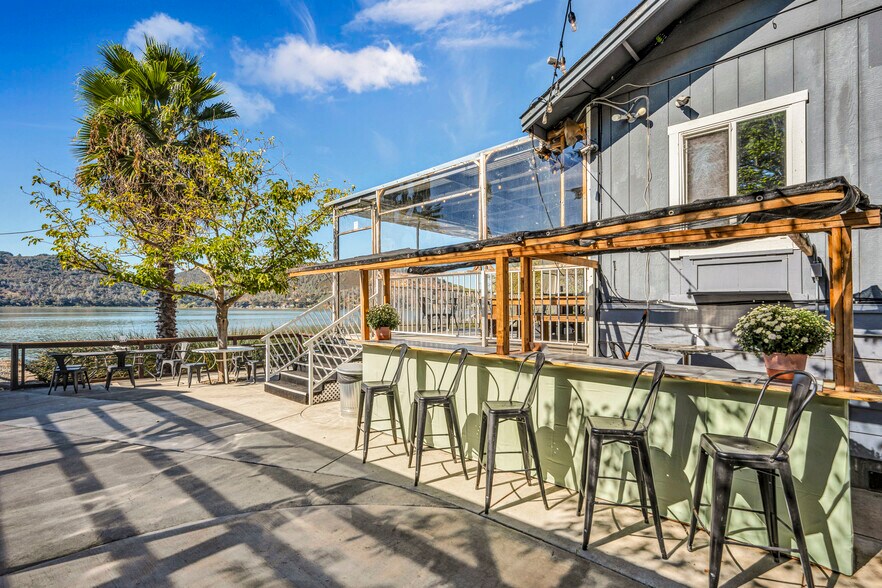 More Photos Of 14625 Lakeshore Dr, Clearlake Restaurant For Sale