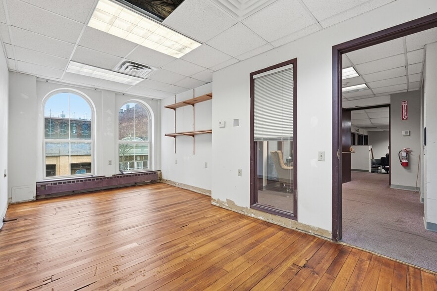 More Photos Of 287-289 High St, Holyoke Storefront For Lease