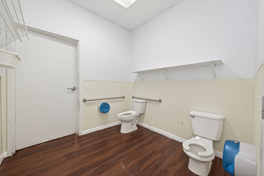 More Photos Of 8525 Queenston Blvd, Houston Freestanding For Sale