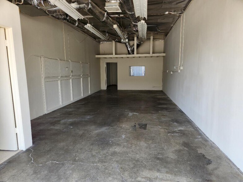 More Photos Of 6160 Lemona Ave, Van Nuys Warehouse For Lease