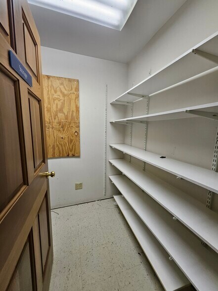 More Photos Of 13330 Darmstadt Rd, Evansville Office For Sale