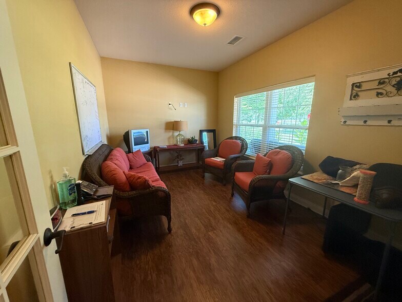 More Photos Of 15+/- Bed Memory Care Illinois Near Peoria, Elmwood Assisted Living For Sale