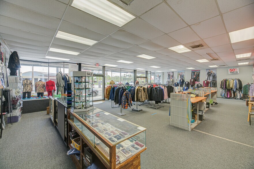 More Photos Of 777 NE 125th St, North Miami Storefront For Lease