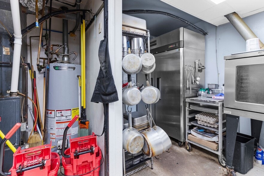 More Photos Of 45 S Walnut St, Sharpsville General Retail For Sale