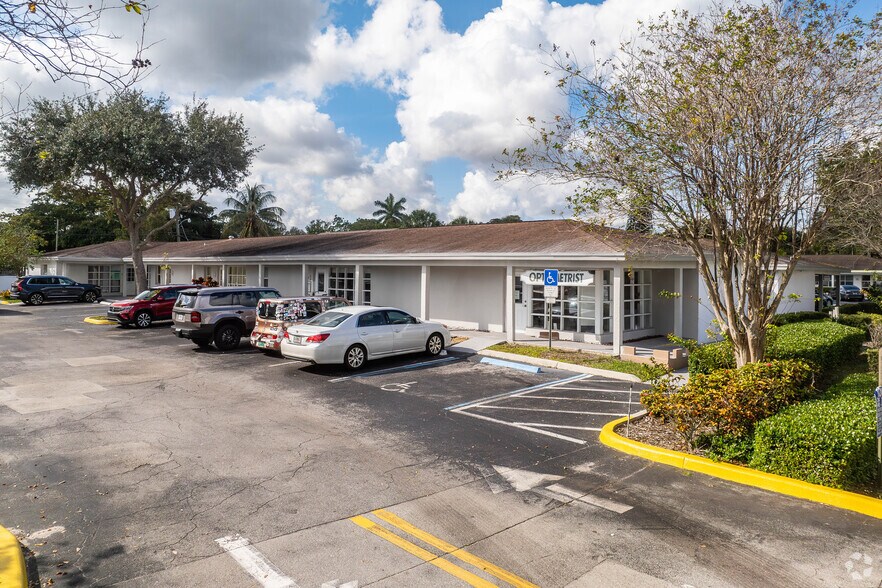 More Photos Of 4330 W Broward Blvd, Plantation Medical For Lease
