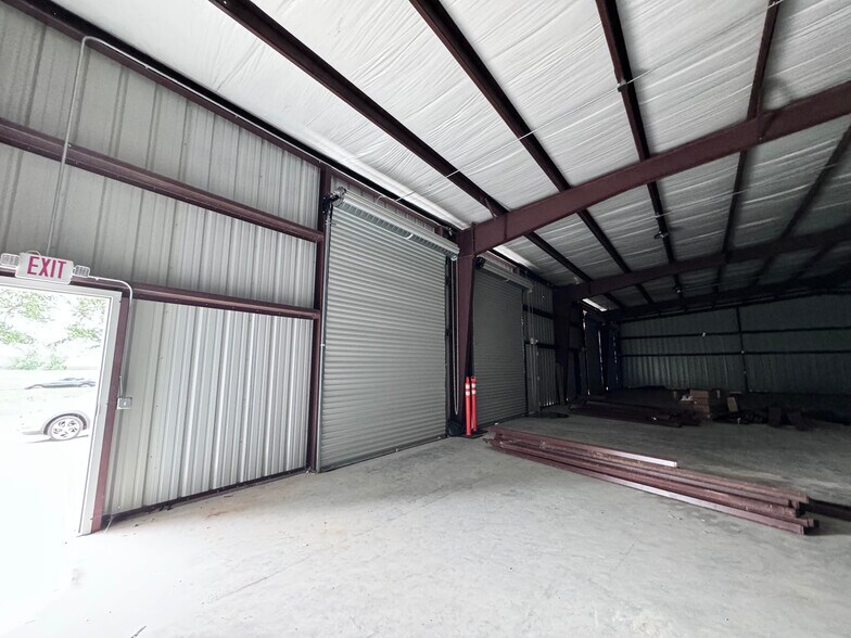 More Photos Of 14940 Beechnut st, Houston Unknown For Lease