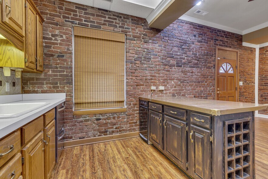 More Photos Of 424 Main St, Franklin General Retail For Sale