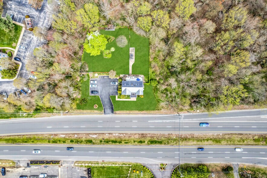 More Photos Of 261 Rt 34, Colts Neck Veterinarian Kennel For Sale