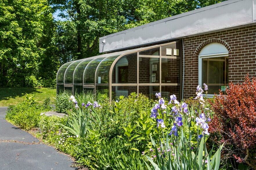 More Photos Of 25 Delaware Ave, Delmar Office For Lease