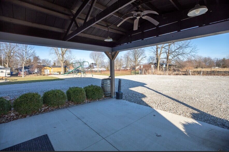 More Photos Of 991 N Main St, Kewanna Specialty For Sale