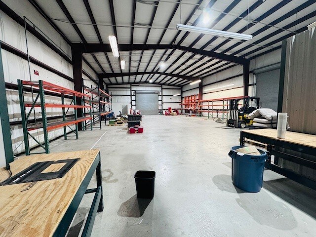 More Photos Of 2158 Pansy St, Pasadena Light Distribution For Lease