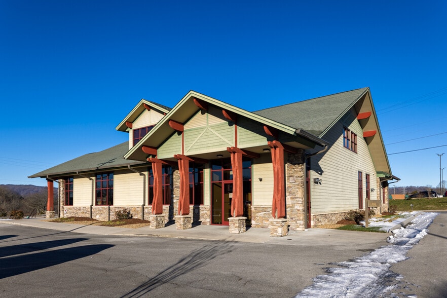 Primary Photo Of 2505 S Wilcox Dr, Kingsport Office Residential For Sale
