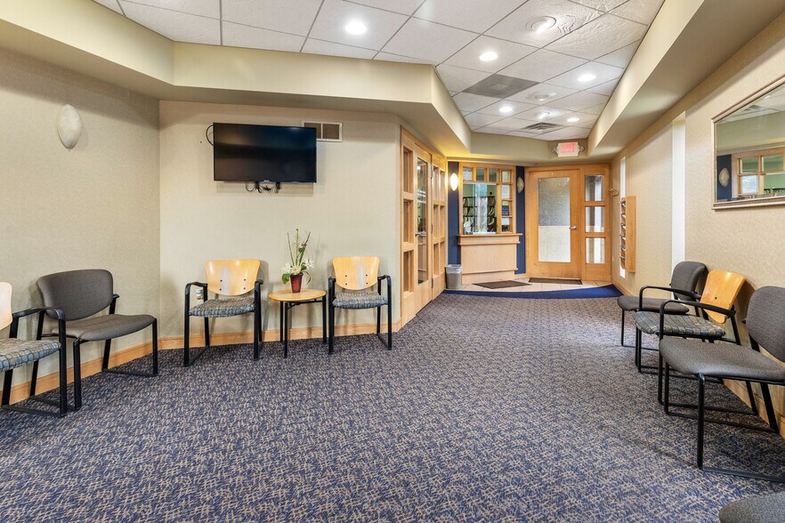 More Photos Of 24548 W Warren St, Dearborn Heights Medical For Sale