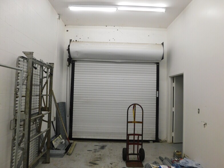 More Photos Of 5060 Industry Dr, Melbourne Manufacturing For Sale