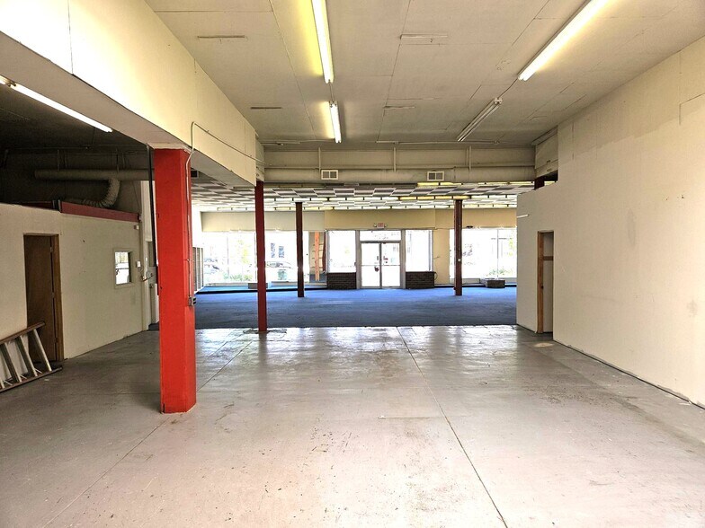 More Photos Of 1839 W Broad St, Richmond Storefront For Sale