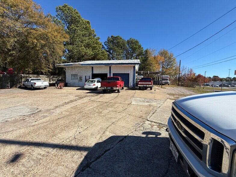 More Photos Of 3718 Troup Hwy, Tyler General Retail For Sale
