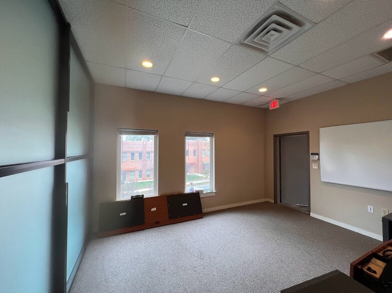 More Photos Of 211 W Matthews St, Matthews Office For Sale