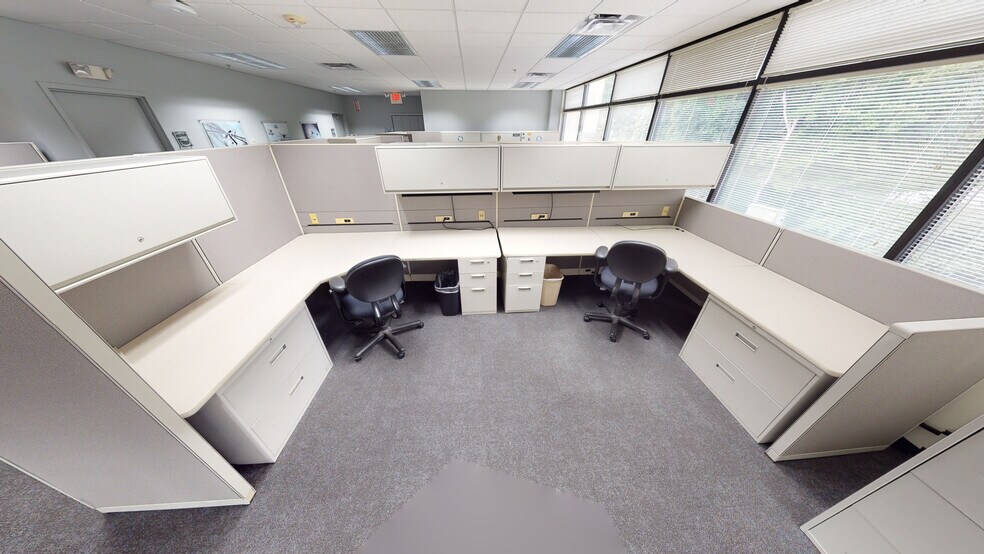 More Photos Of 5025 Bradford Dr, Huntsville Unknown For Lease