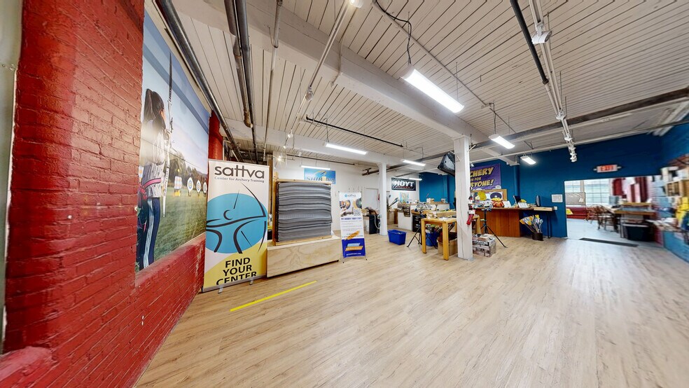 More Photos Of 221 Pine St, Florence Showroom For Lease