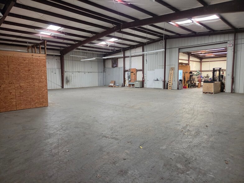 More Photos Of 3795 Evans Rd, Cumming Warehouse For Lease