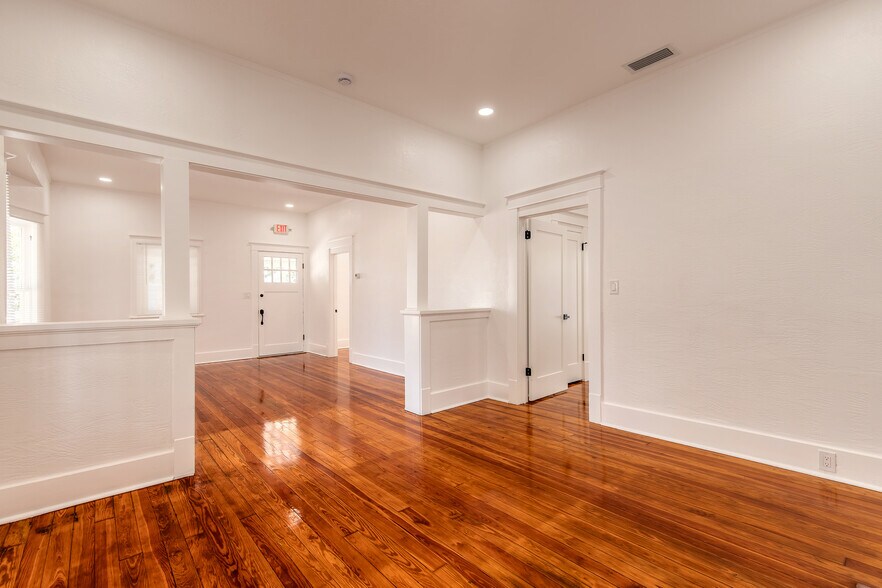 More Photos Of 306 Washington St, New Smyrna Beach Medical For Sale