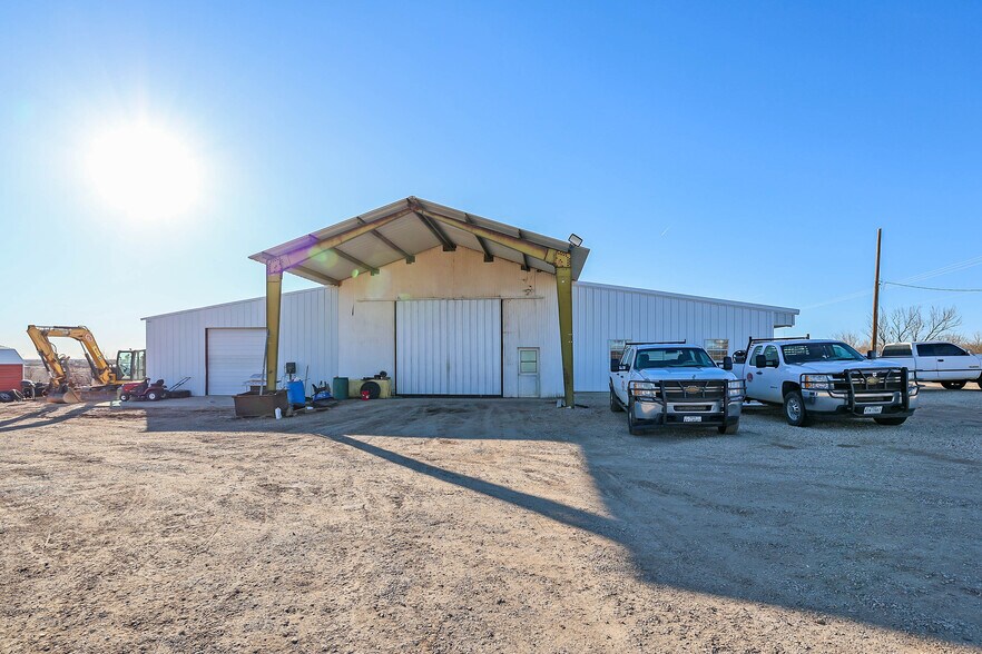 More Photos Of 3101 Givens Ave, Amarillo Warehouse For Sale