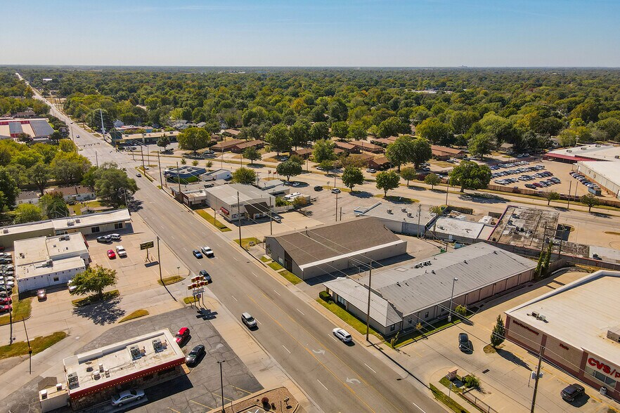 More Photos Of 1627 S Hillside St, Wichita Freestanding For Sale