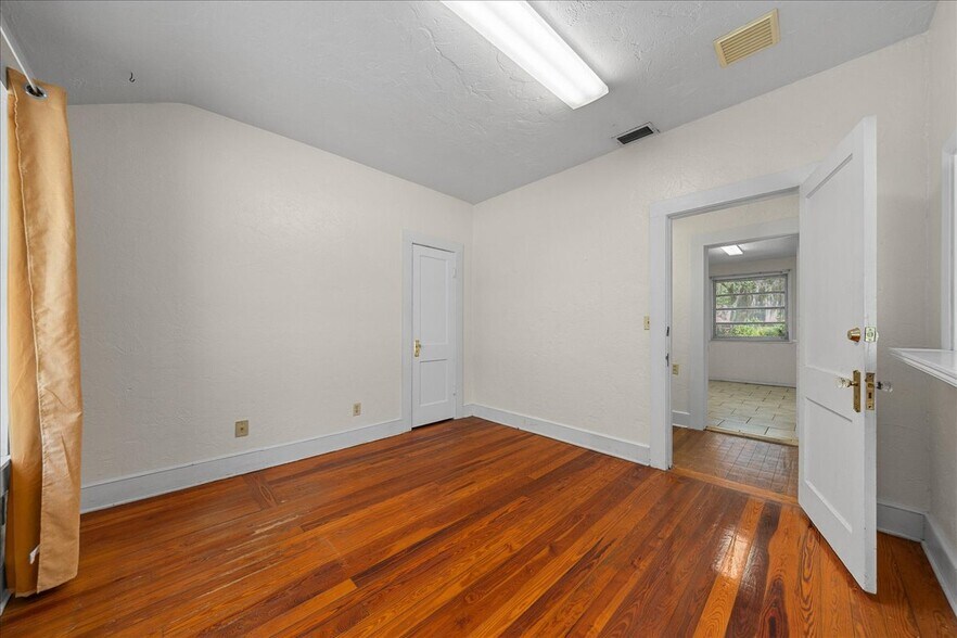More Photos Of 2206 SE 3rd Ave, Ocala Office Residential For Sale