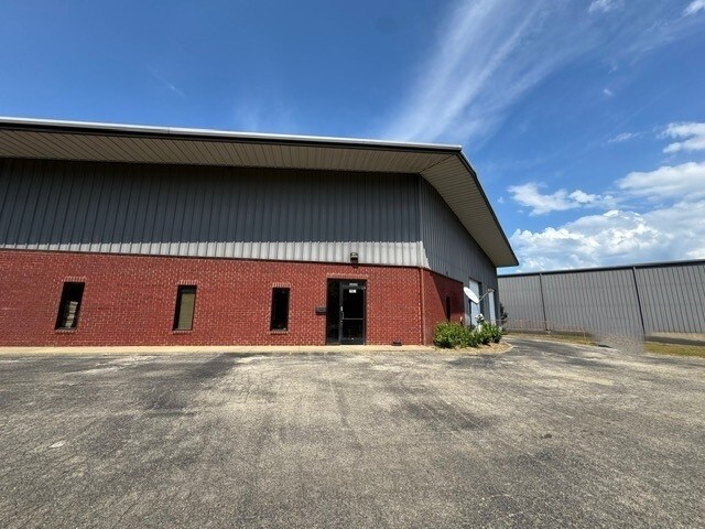 More Photos Of 4800 S Medenhall Rd, Memphis Warehouse For Lease