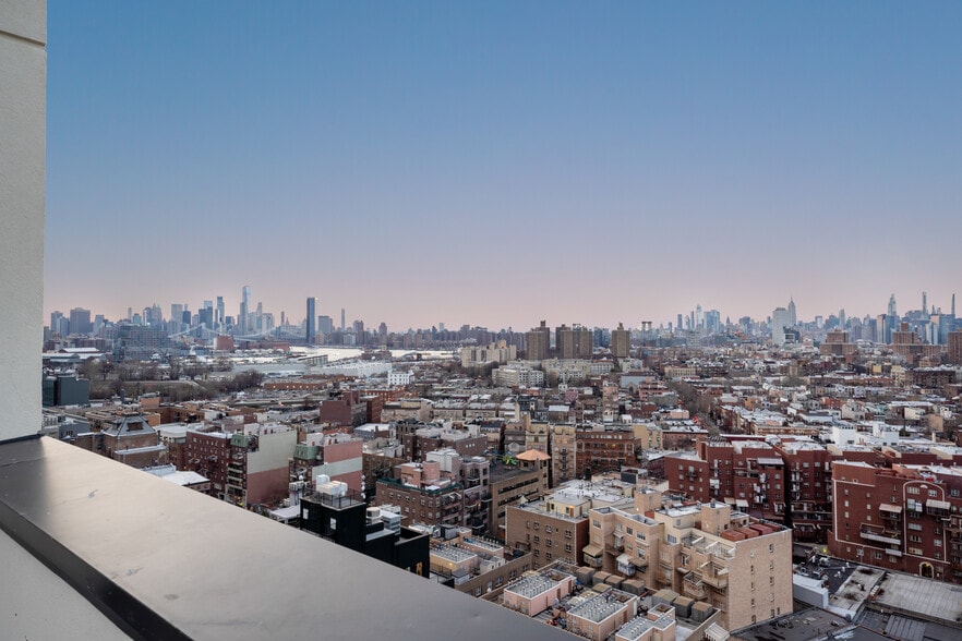 More Photos Of 31 Spencer St, Brooklyn Office For Sale
