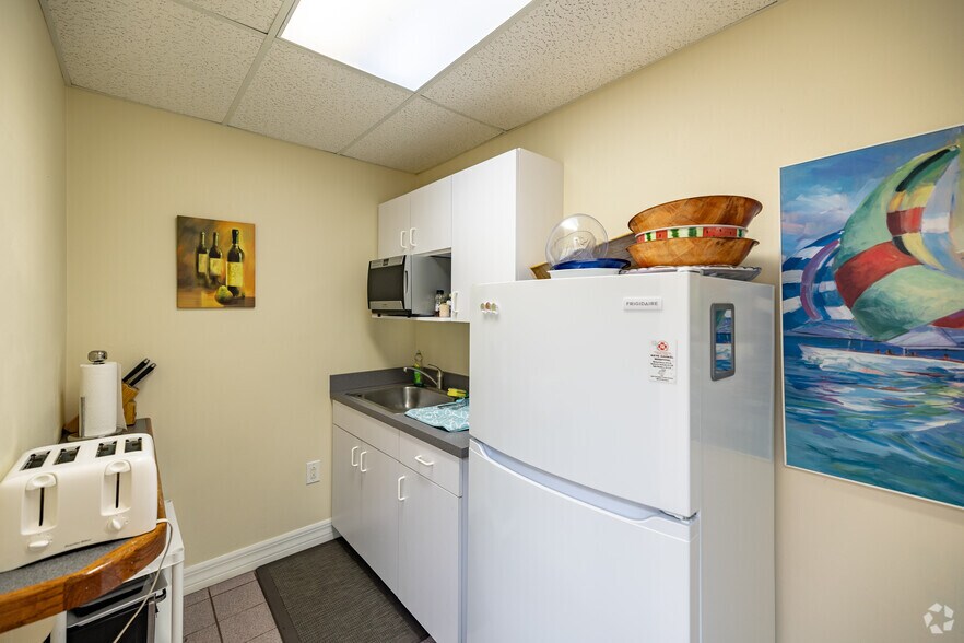 More Photos Of 10005-10095 Overseas Hwy, Marathon Office For Sale