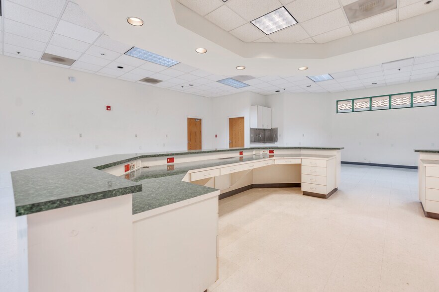 More Photos Of 222 I St, Los Banos Office For Lease