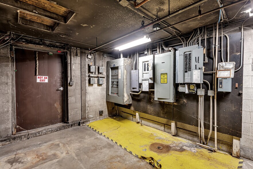 More Photos Of 271 Dingens St, Buffalo Warehouse For Lease